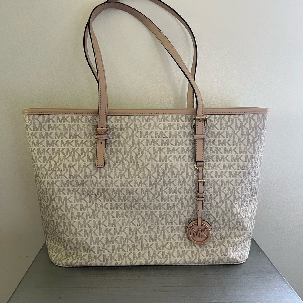 MICHAEL Michael Kors Jet Set Travel Medium Top Zip Tote Vanilla